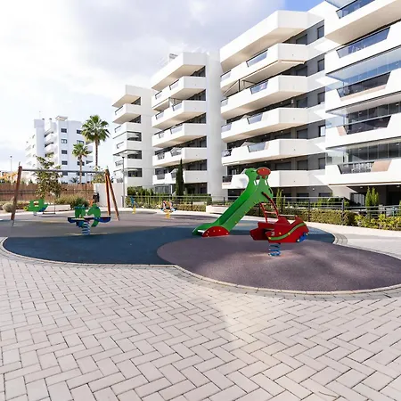 Rentafive - Nuevo - Piscina - Jardin Apartment *